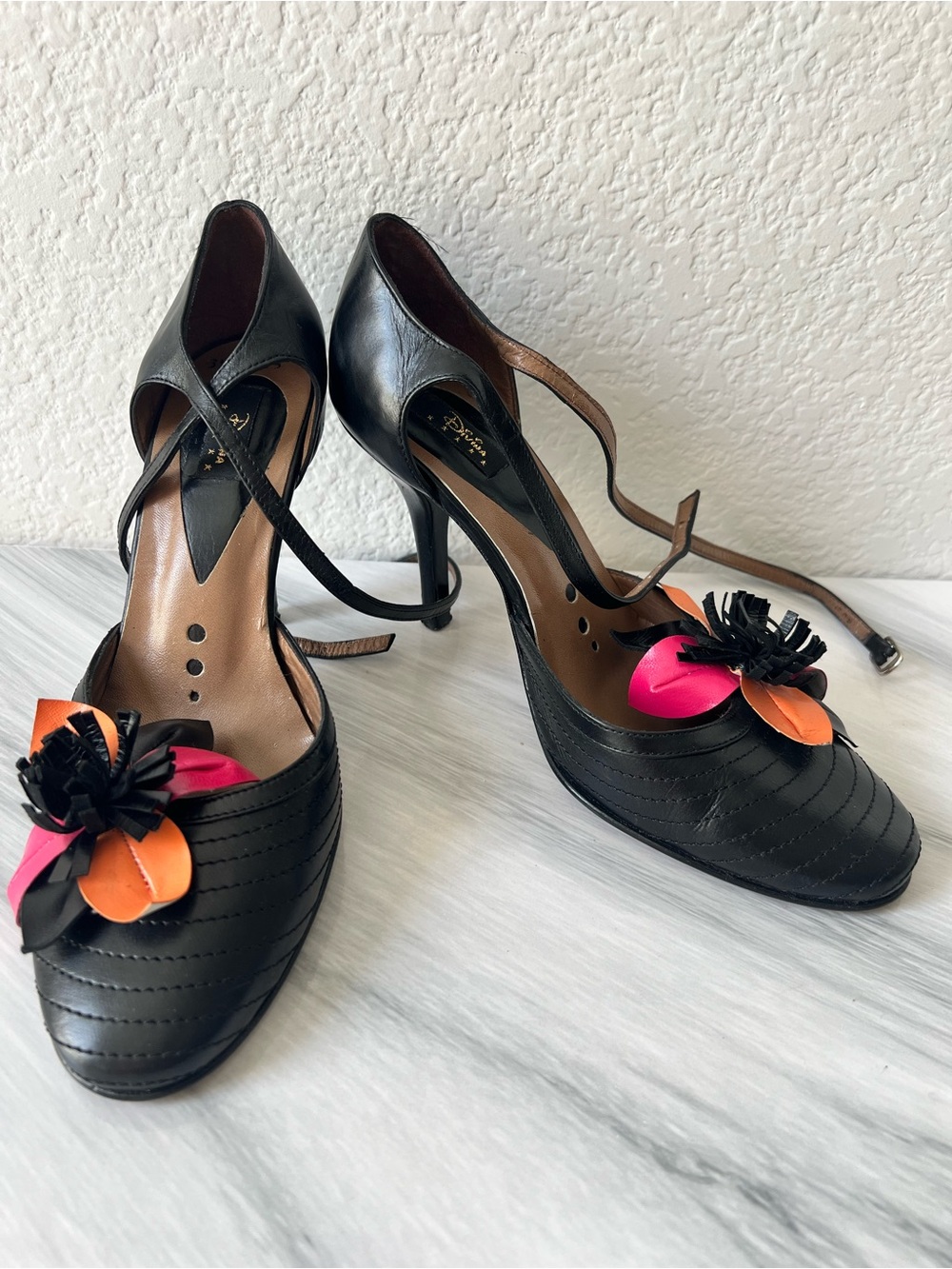 Vintage Divina Tango Ankle Strap Pumps Women 6.5 Black Leather Flower Artisian
